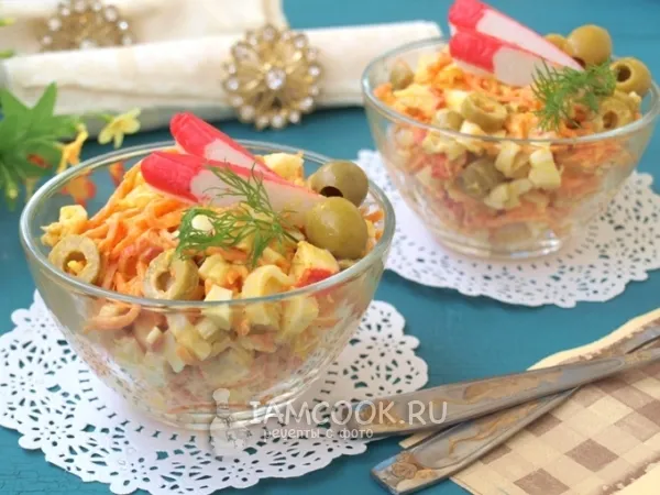 Фото блюда: Праздничный салат с крабовыми палочками и корейской морковью