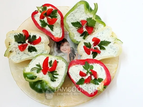 Фото блюда: Диетическая закуска из сладкого перца с творогом