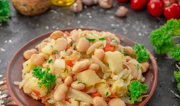 Фото блюда: Тушеная капуста с картошкой и фасолью