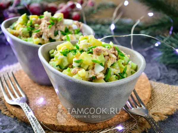 Фото блюда: Салат с печенью трески с картошкой