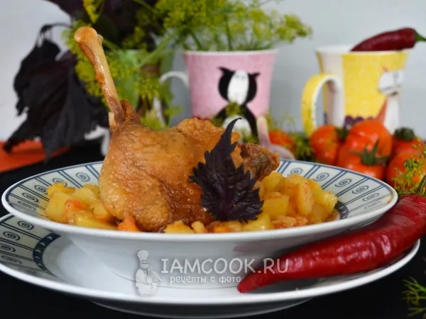 Фото блюда: Тушеная утка с картошкой в казане