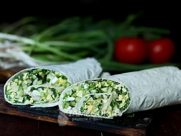 Фото блюда: Рулет из лаваша с зелёным чесноком