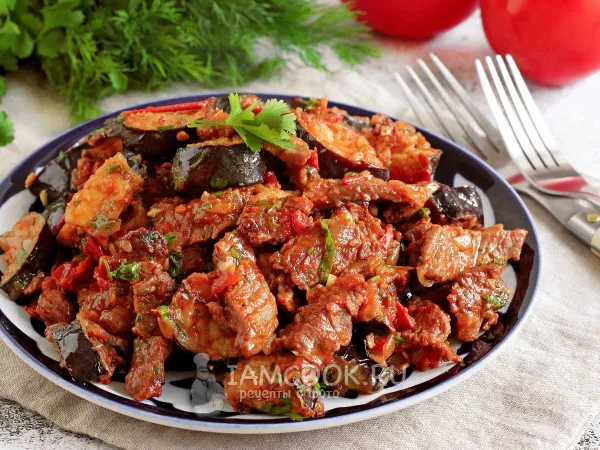 Фото блюда: Говядина с баклажанами в казане