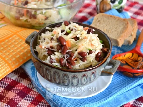 Фото блюда: Салат из квашеной капусты с огурцом и фасолью