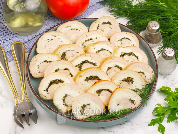 Фото блюда: Куриный рулет с творожным сыром и зеленью