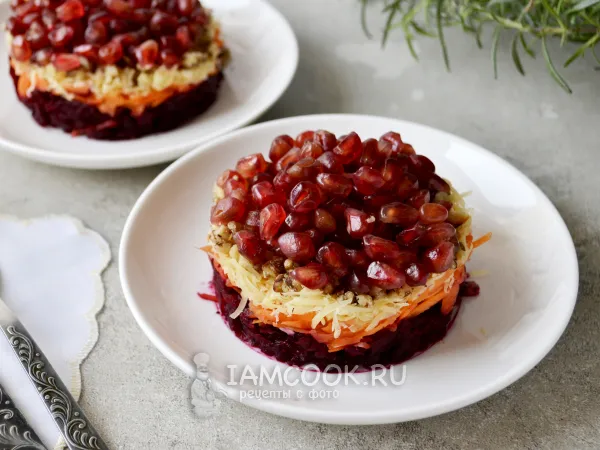 Фото блюда: Салат «Любовница» с гранатом и грецким орехом
