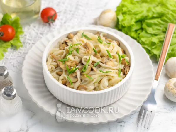 Фото блюда: Домашняя лапша с грибами (постная)