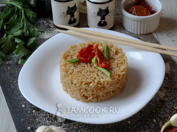 Фото блюда: Рис с соевым соусом на сковороде