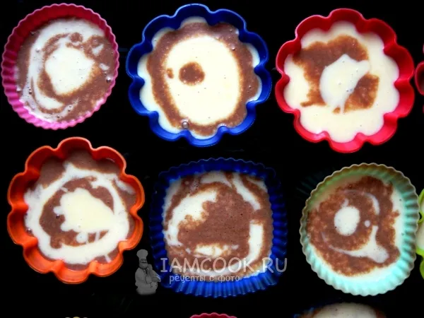 Фото блюда: Мраморные кексы на сгущённом молоке