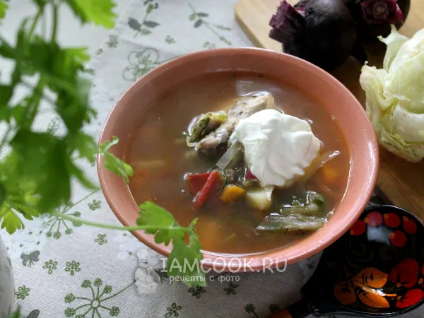 Фото блюда: Щи со свекольной ботвой и капустой