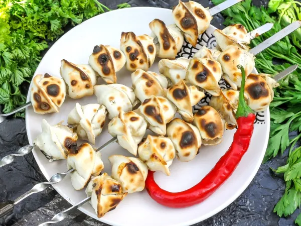 Фото блюда: Шашлык из пельменей на мангале