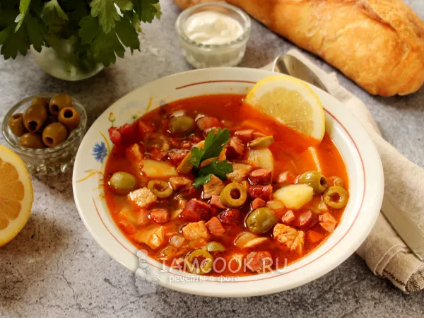 Фото блюда: Солянка сборная с оливками и лимоном