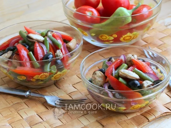 Фото блюда: Салат с мидиями и помидорами