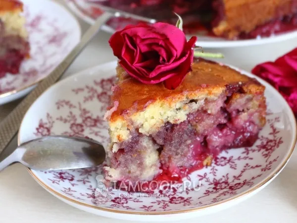 Фото блюда: Пирог на кефире с клубникой