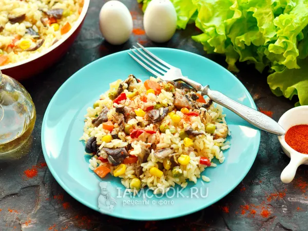 Фото блюда: Рис с вешенками и овощами в сковороде