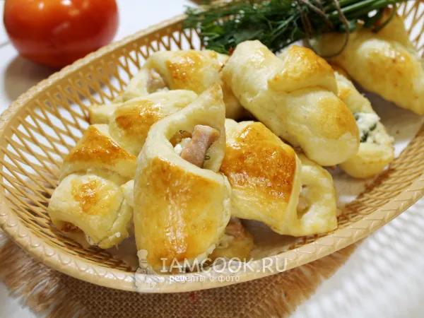 Фото блюда: Закусочные рогалики с красной рыбой