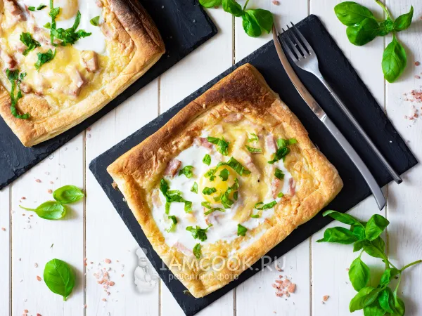 Фото блюда: Слойки с яйцом, ветчиной и сыром