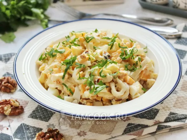 Фото блюда: Салат с кальмарами и грецкими орехами