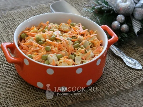 Фото блюда: Салат с курицей, морковью и зелёным горошком