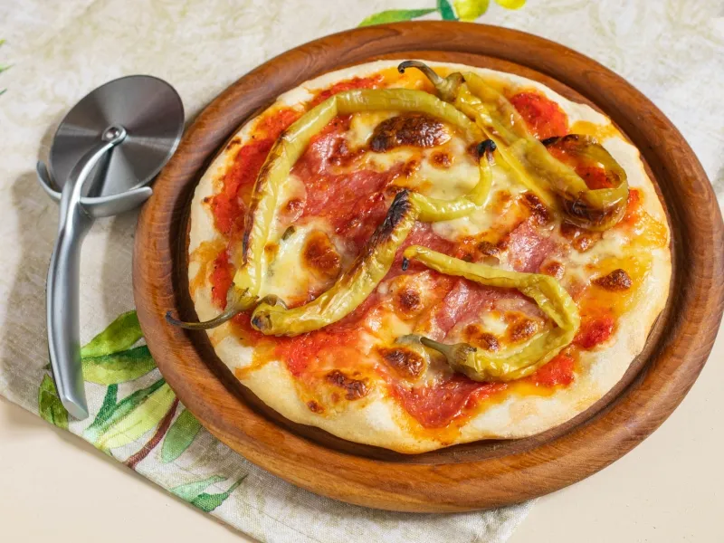 Фото блюда: Пицца с перцем и колбасой