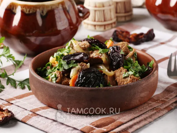 Фото блюда: Говядина с черносливом в горшочках