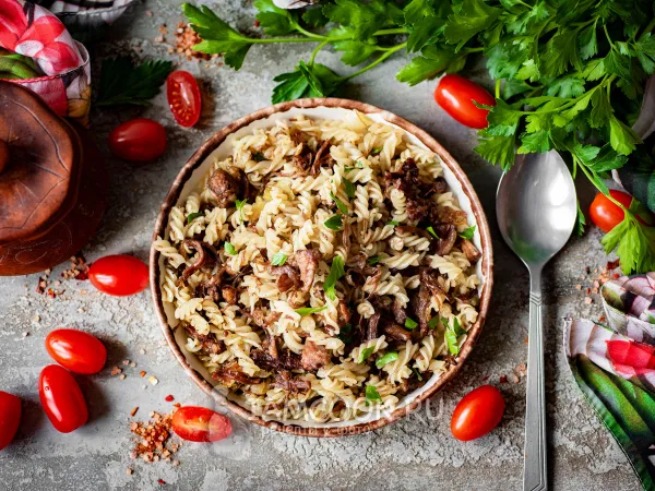 Фото блюда: Макароны с говяжьей тушенкой