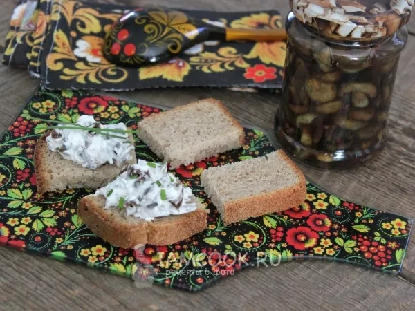 Фото блюда: Бутерброды с солеными рыжиками