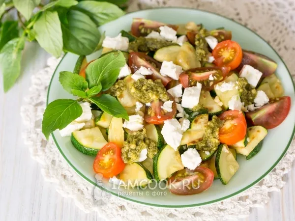 Фото блюда: Теплый салат из кабачков и помидоров с фетой