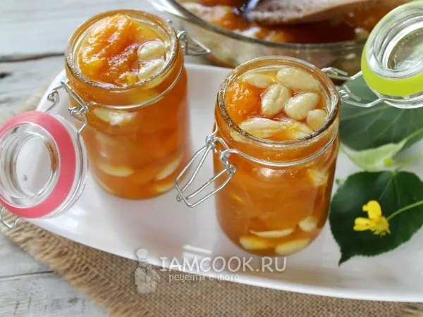 Фото блюда: Варенье из абрикосов с миндалем
