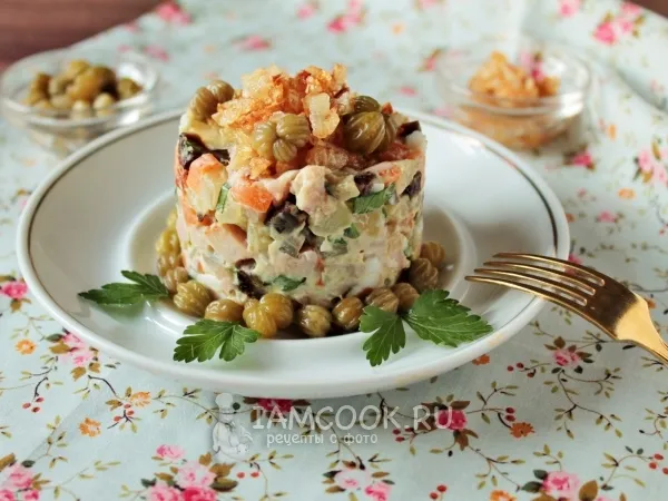 Фото блюда: Салат с копченой курицей и черносливом