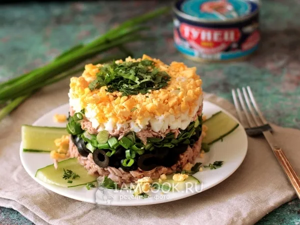 Фото блюда: Слоеный салат с тунцом