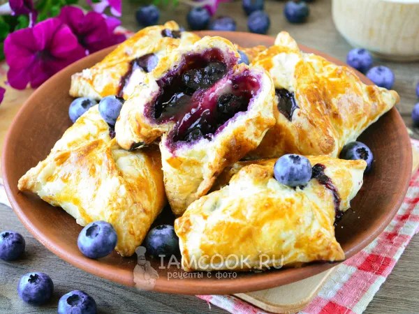 Фото блюда: Слойки с голубикой (из слоеного теста)