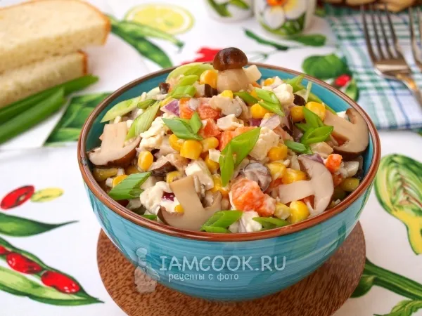 Фото блюда: Салат с курицей и кукурузой
