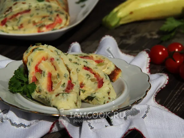 Фото блюда: Кабачковый рулет с помидорами, сыром и чесноком