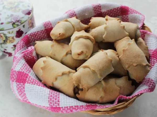 Фото блюда: Рогалики с вишней на сметане и маргарине