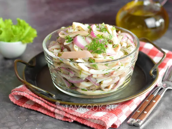 Фото блюда: Салат из кальмаров с маринованным луком