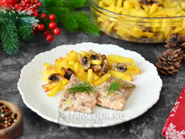 Фото блюда: Горбуша с грибами и картошкой в духовке