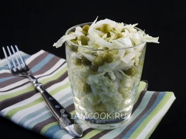 Фото блюда: Салат из пекинской капусты с консервированным горошком