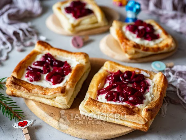 Фото блюда: Слойки с творожным сыром и ягодами