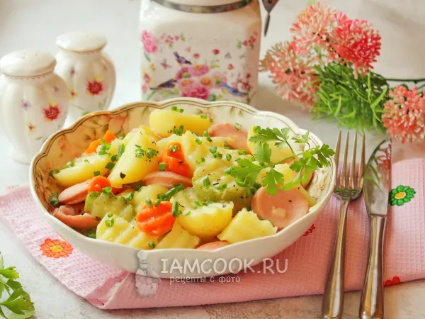 Фото блюда: Тушеная картошка с сардельками