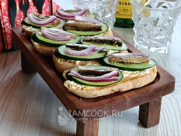 Фото блюда: Брускетты со шпротами и огурцом