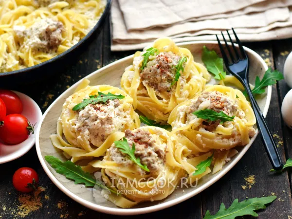 Фото блюда: Гнезда из макарон с фаршем в сметанном соусе