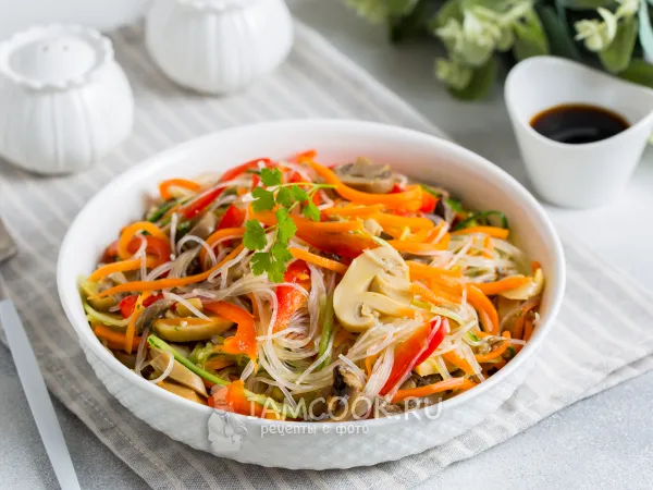 Фото блюда: Фунчоза с грибами и овощами по-корейски