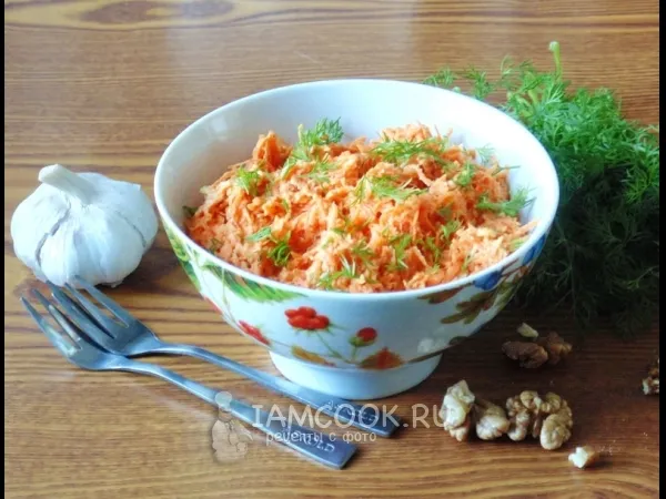 Фото блюда: Салат из моркови с орехами и чесноком