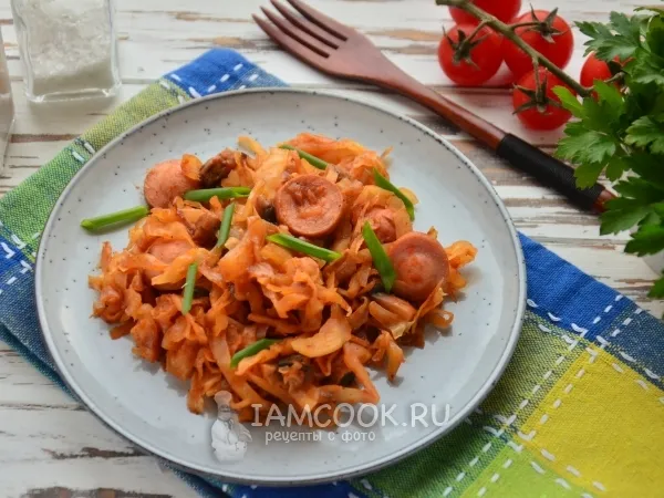 Фото блюда: Тушеная капуста с сосисками и грибами