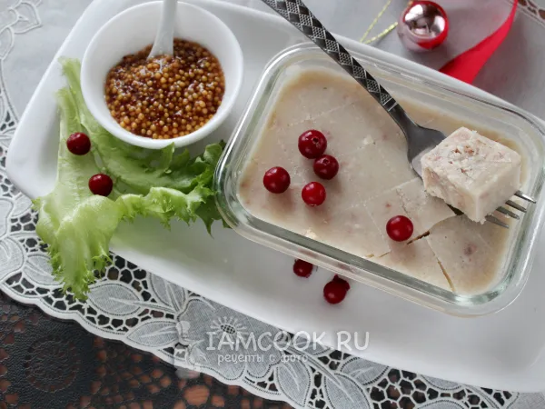 Фото блюда: Холодец из свиных ножек с мясом индейки