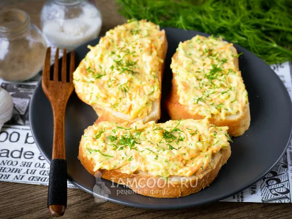 Фото блюда: Бутерброды с морковью и сыром с чесноком