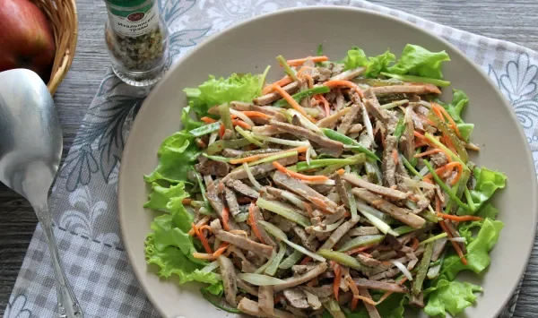 Фото блюда: Салат из куриной печени со свининой