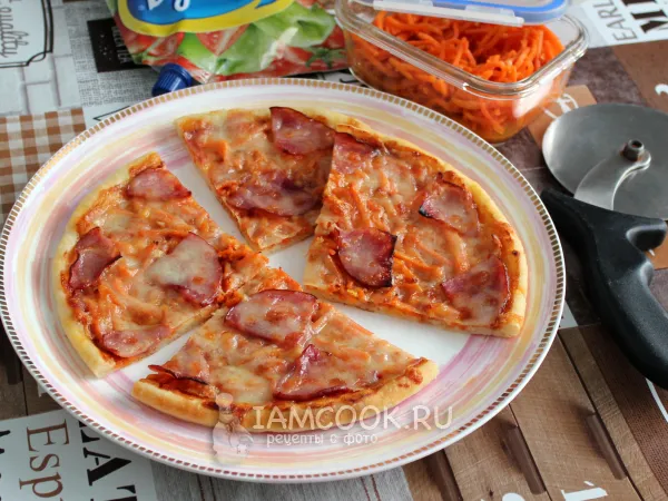 Фото блюда: Пицца с ветчиной и морковью по-корейски