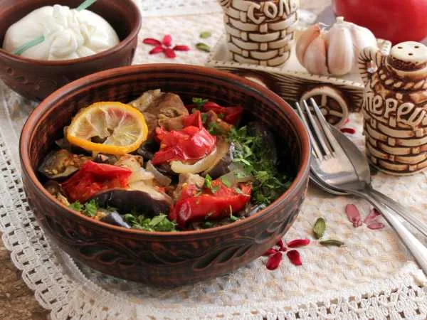 Фото блюда: Тушеная баранина с баклажанами и помидорами